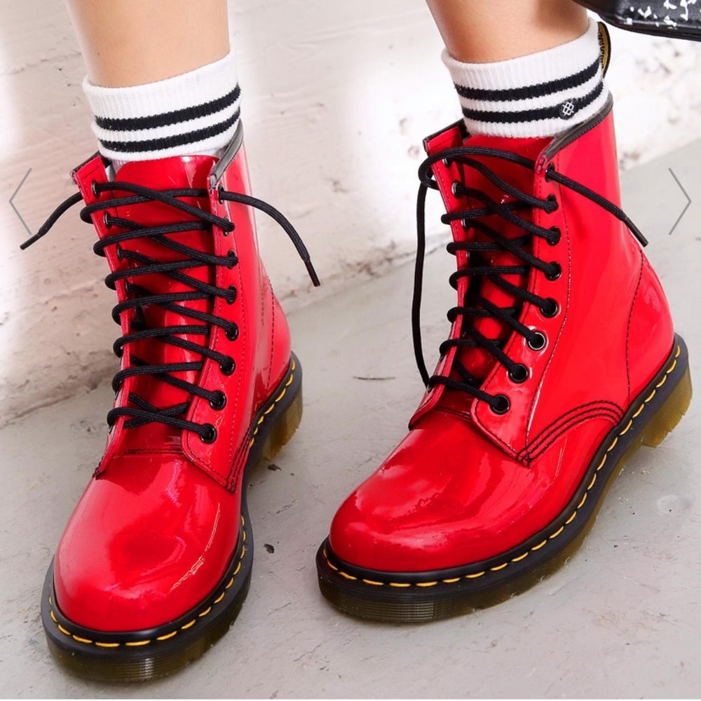 Dr. Martens 1460 W Cherry Red Patent Lamper 7